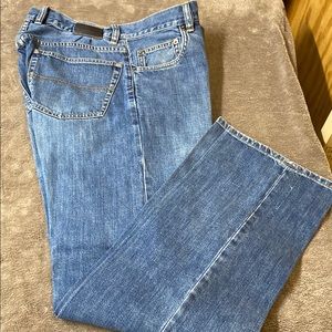 Tommy Bahama size 32x32 easy fit jeans